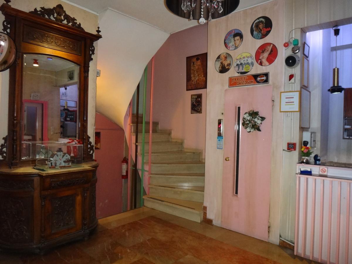 Hotel Frida Athene Buitenkant foto