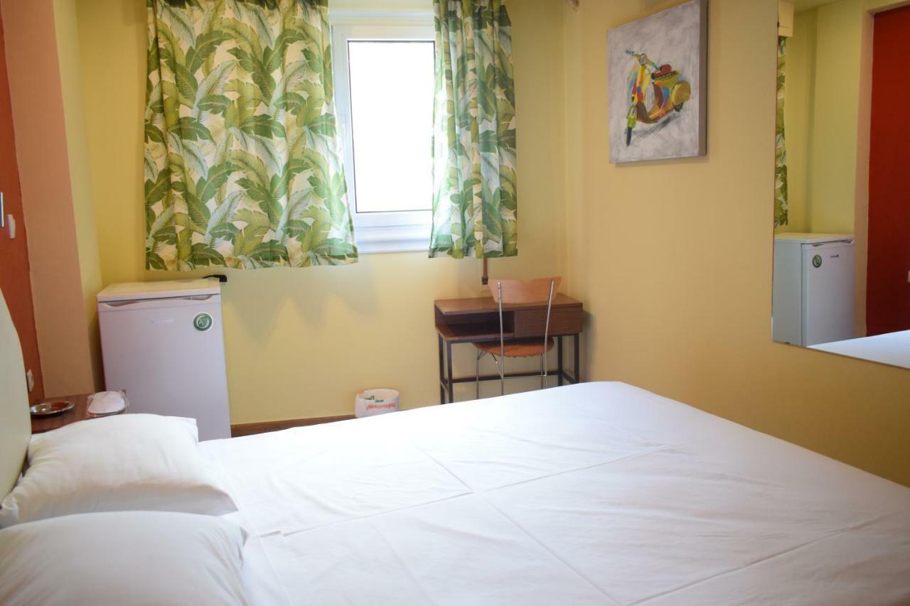 Hotel Frida Athene Buitenkant foto